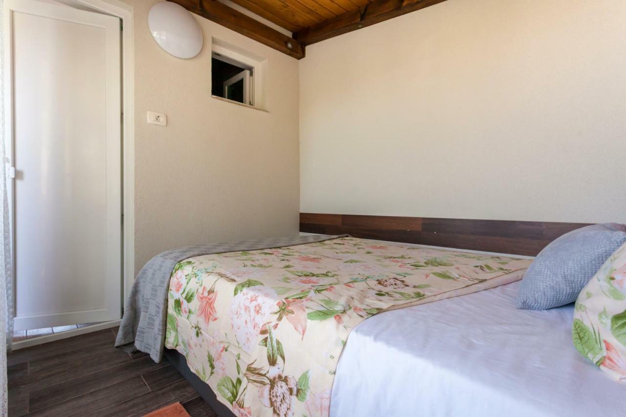 Apartment Hasanec By El-Pi Tours Njivice Extérieur photo