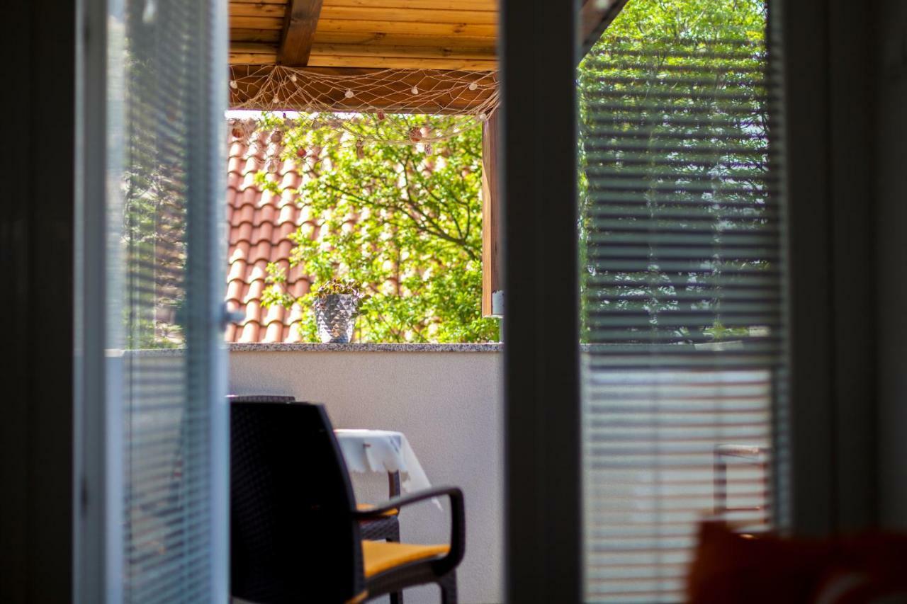Apartment Hasanec By El-Pi Tours Njivice Extérieur photo