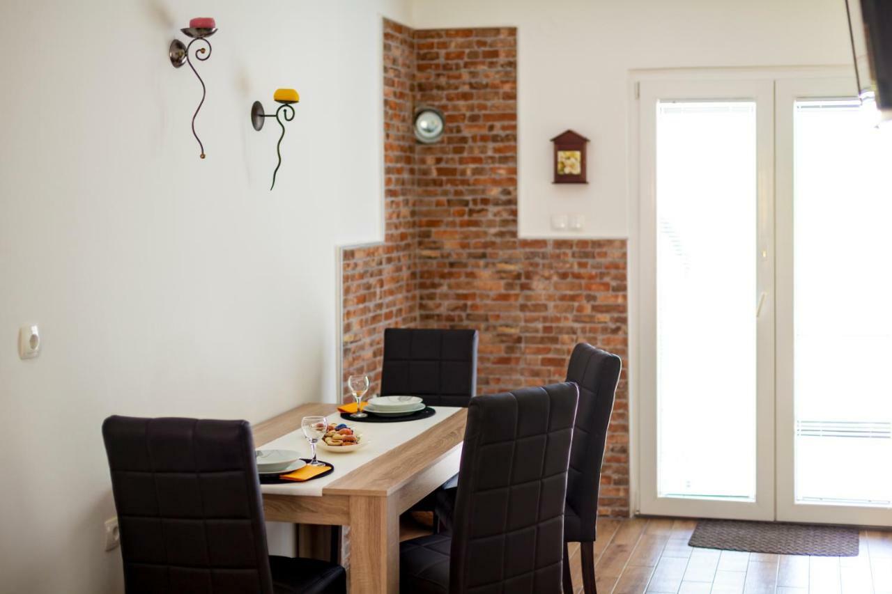 Apartment Hasanec By El-Pi Tours Njivice Extérieur photo