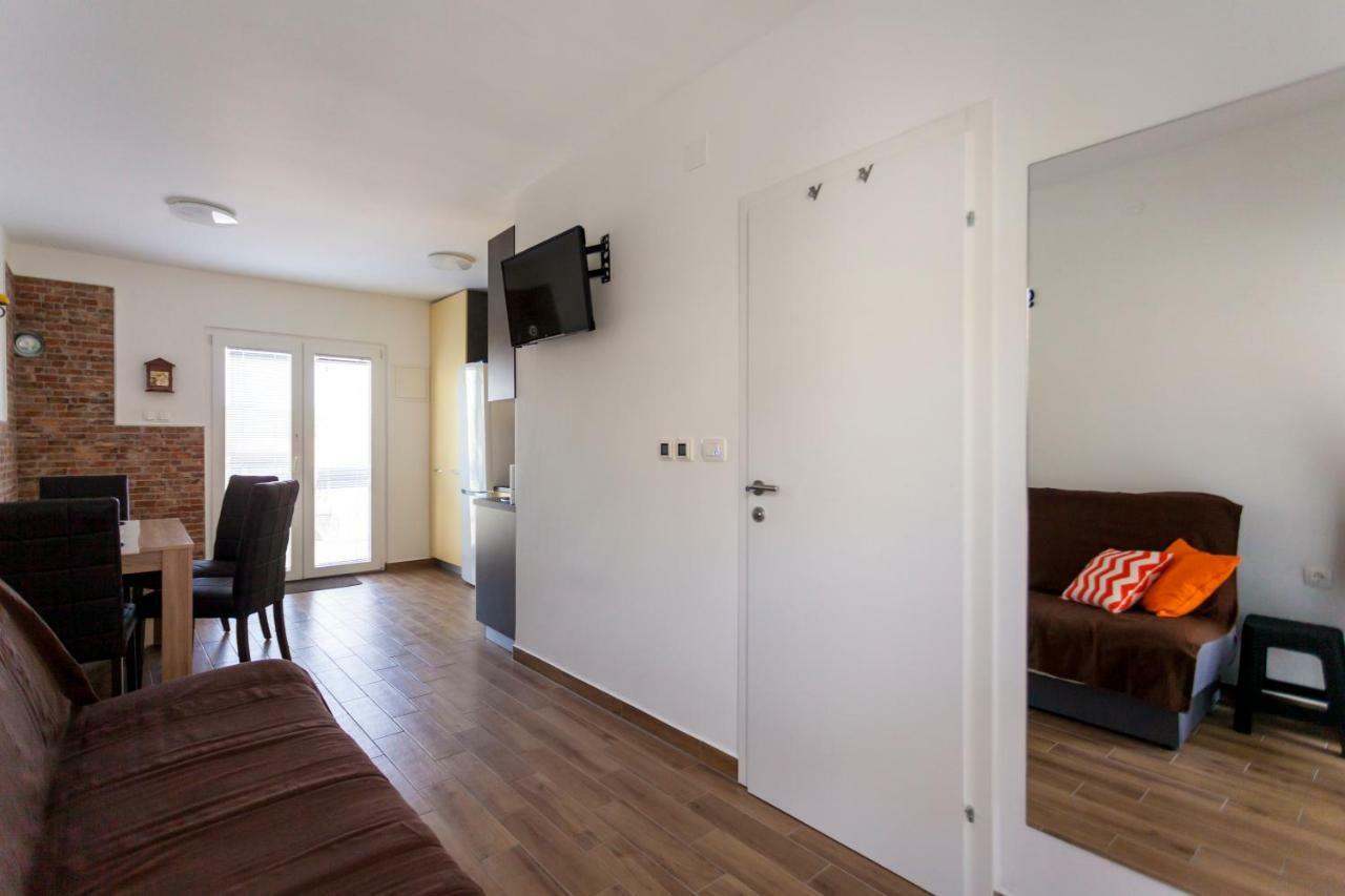 Apartment Hasanec By El-Pi Tours Njivice Extérieur photo
