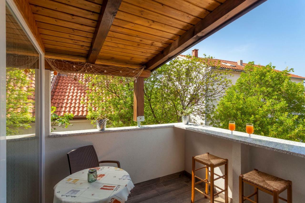 Apartment Hasanec By El-Pi Tours Njivice Extérieur photo